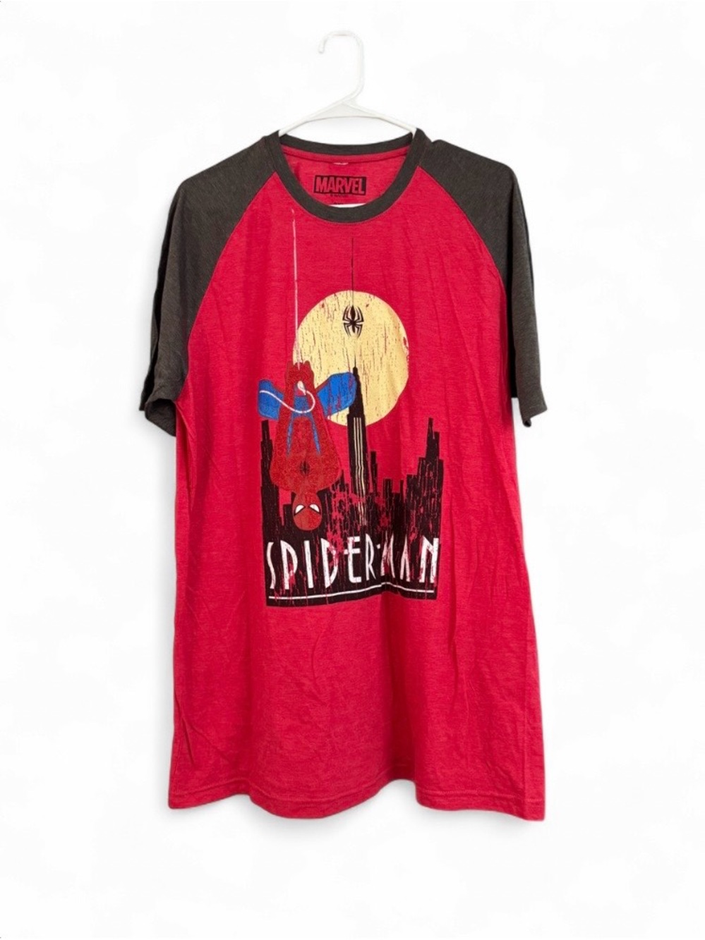 NWT Universal Studios Spider-Man Upside Down Skyline Baseball Tee Marvel 2XL